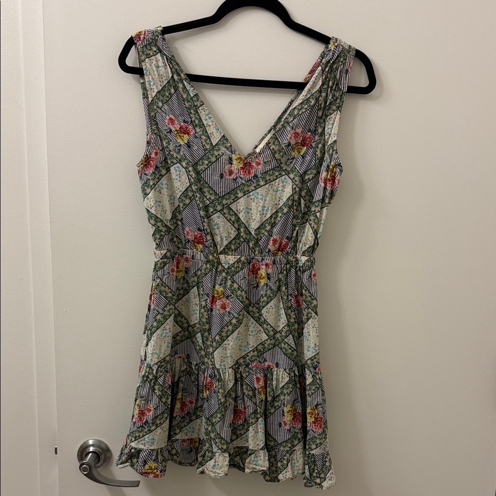 Chic Floral V-Neck Mini Dress